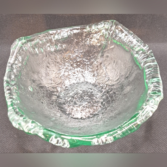 COPY - Shiraleah Recycled Glass Free Form Sea Grass Green Textured Bowl Made in… - Picture 1 of 7